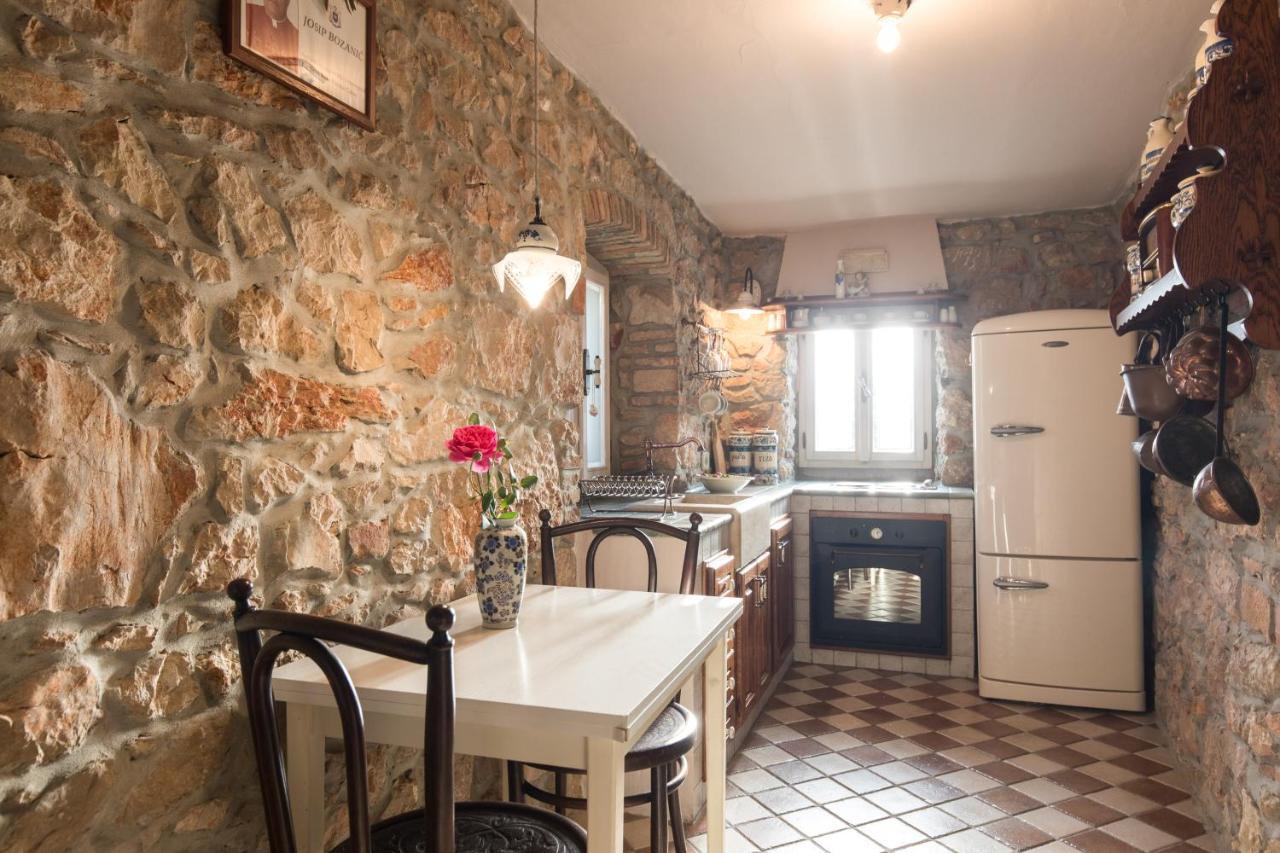 Holiday Home Bozanic Врбник Экстерьер фото